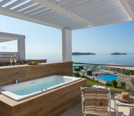 JUNIOR SUITE ΜΕ ΕΞΩΤΕΡΙΚΟ ΤΖΑΚΟΥΖΙ