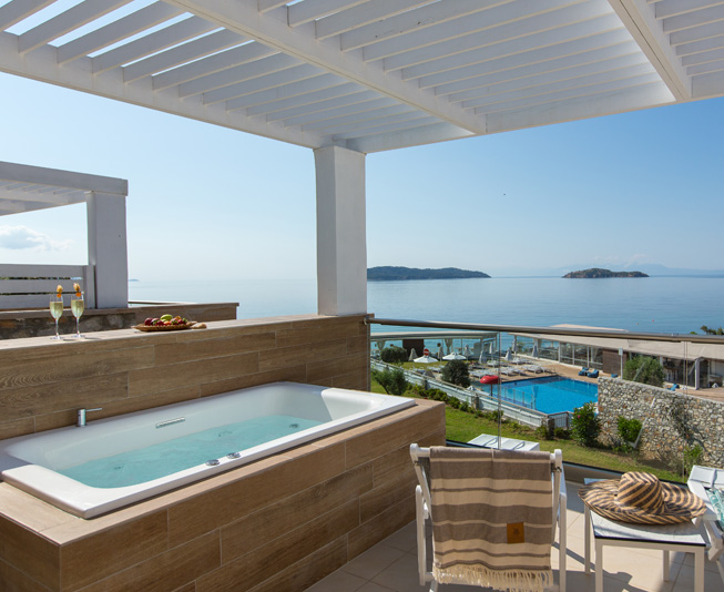 JUNIOR SUITE ΜΕ ΕΞΩΤΕΡΙΚΟ ΤΖΑΚΟΥΖΙ